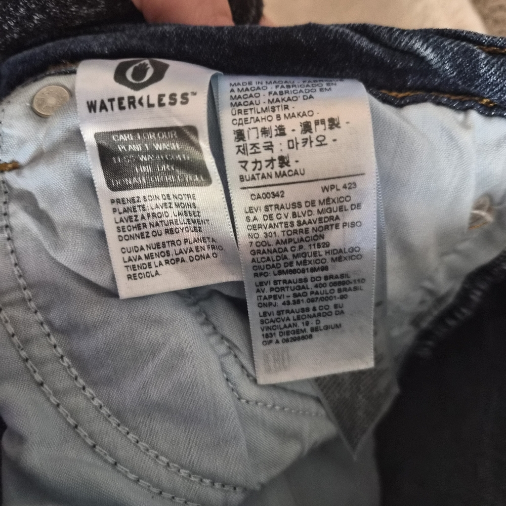 Womens's Levi's Blue Jeans W30 L28 Like New. - Picture 9 of 10